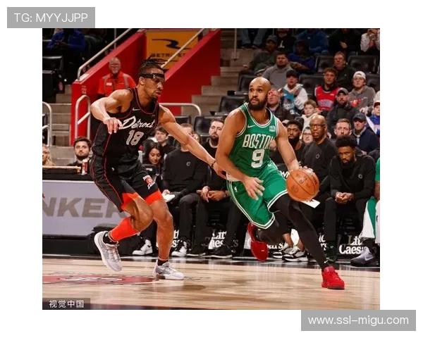 怀特关键三分加抢断，绿军险胜开拓者