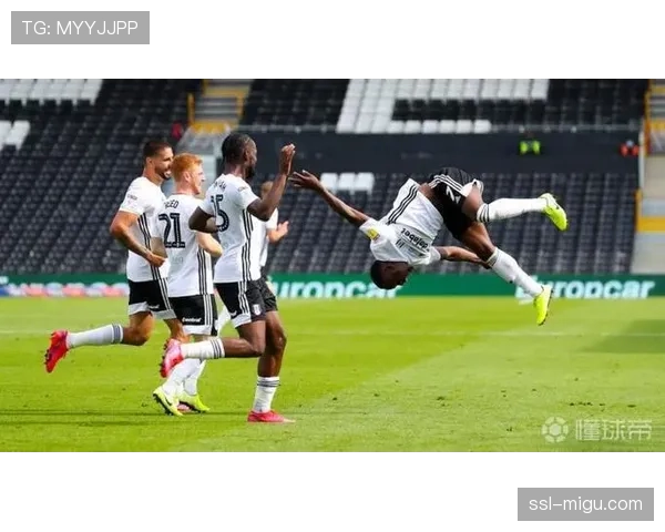 消息：英超俱乐部集体考察新型智能人墙喷雾技术