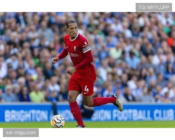 更衣室的演讲:特写利物浦队长范戴克在双红会前激励球队保持高压强度