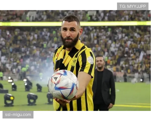 库利巴利揭秘本泽马转会内幕，场下非常友善的足球先生